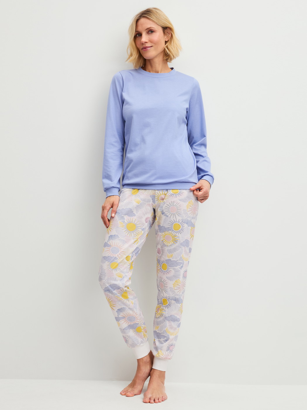 Women model is wearing Pyjama with cuff made of 100% Cotton in Blue, Patterned from the EDITION 85 series by CALIDA, Front view