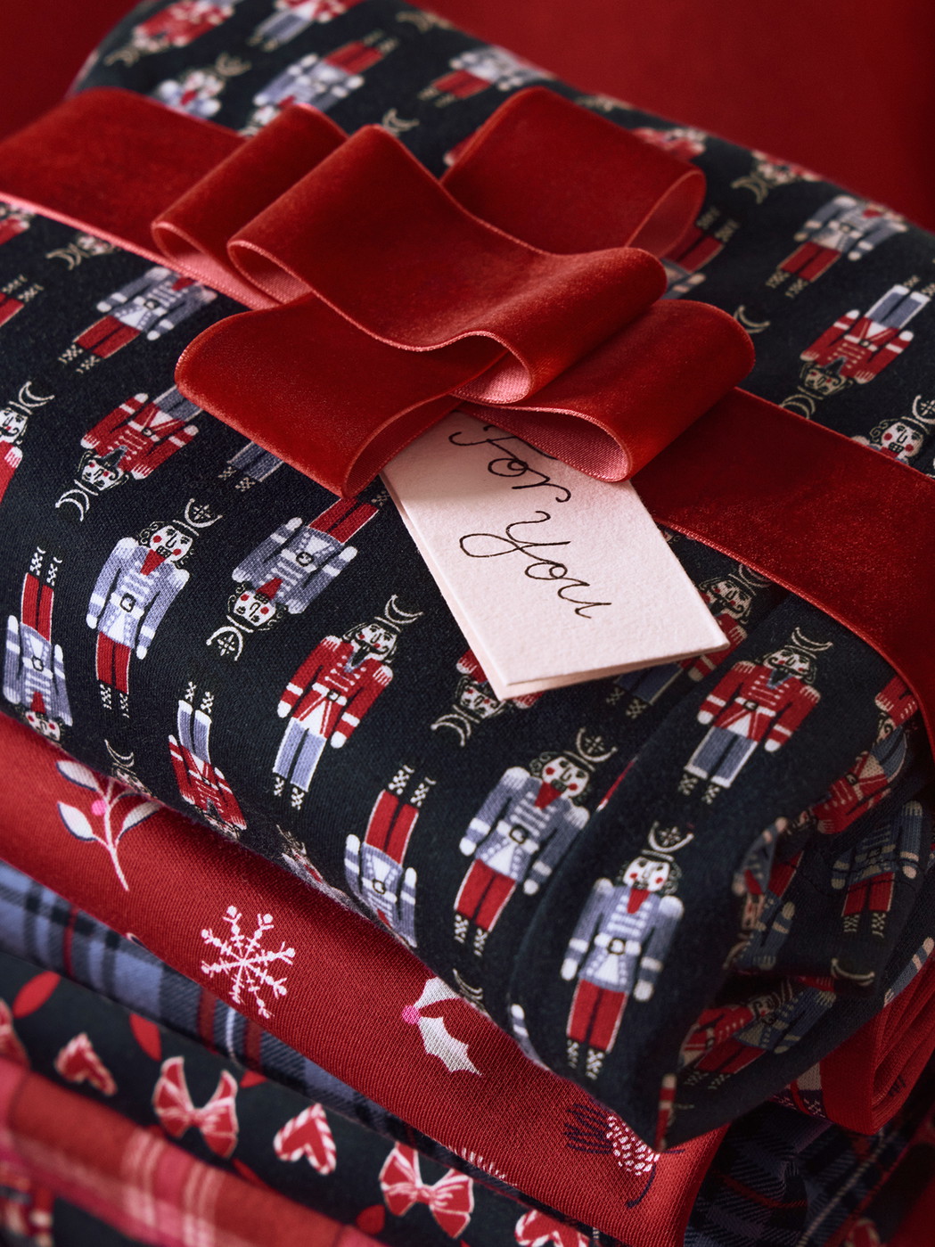 Damen - Bündchen-Pyjama aus 100% Baumwolle in Blau, Kariert aus Serie Family & Friends von CALIDA, Detail