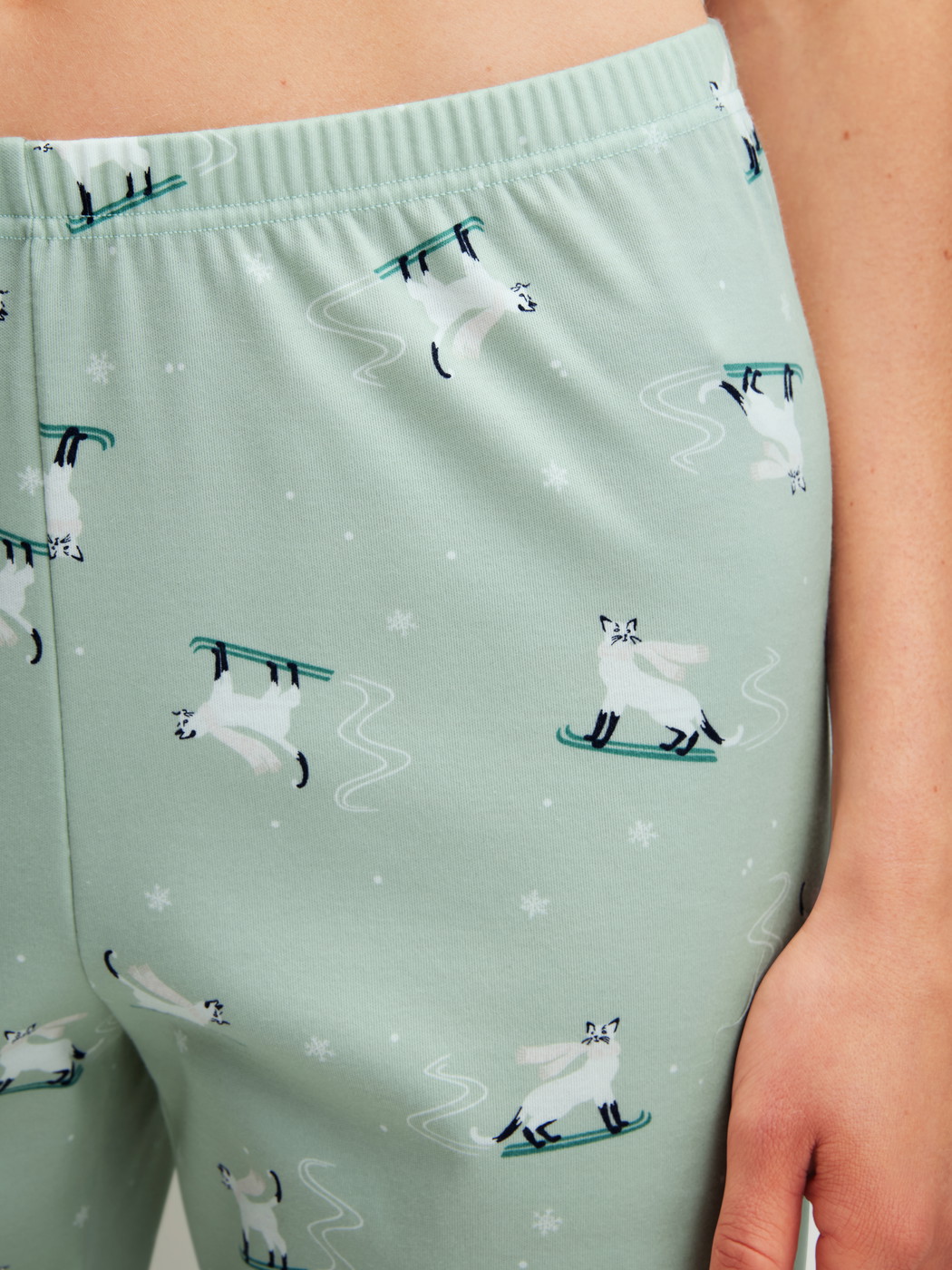 Women model is wearing Pyjamas, long made of 100% Cotton in Green, Motif from the Cat Dreams series by CALIDA, Detail