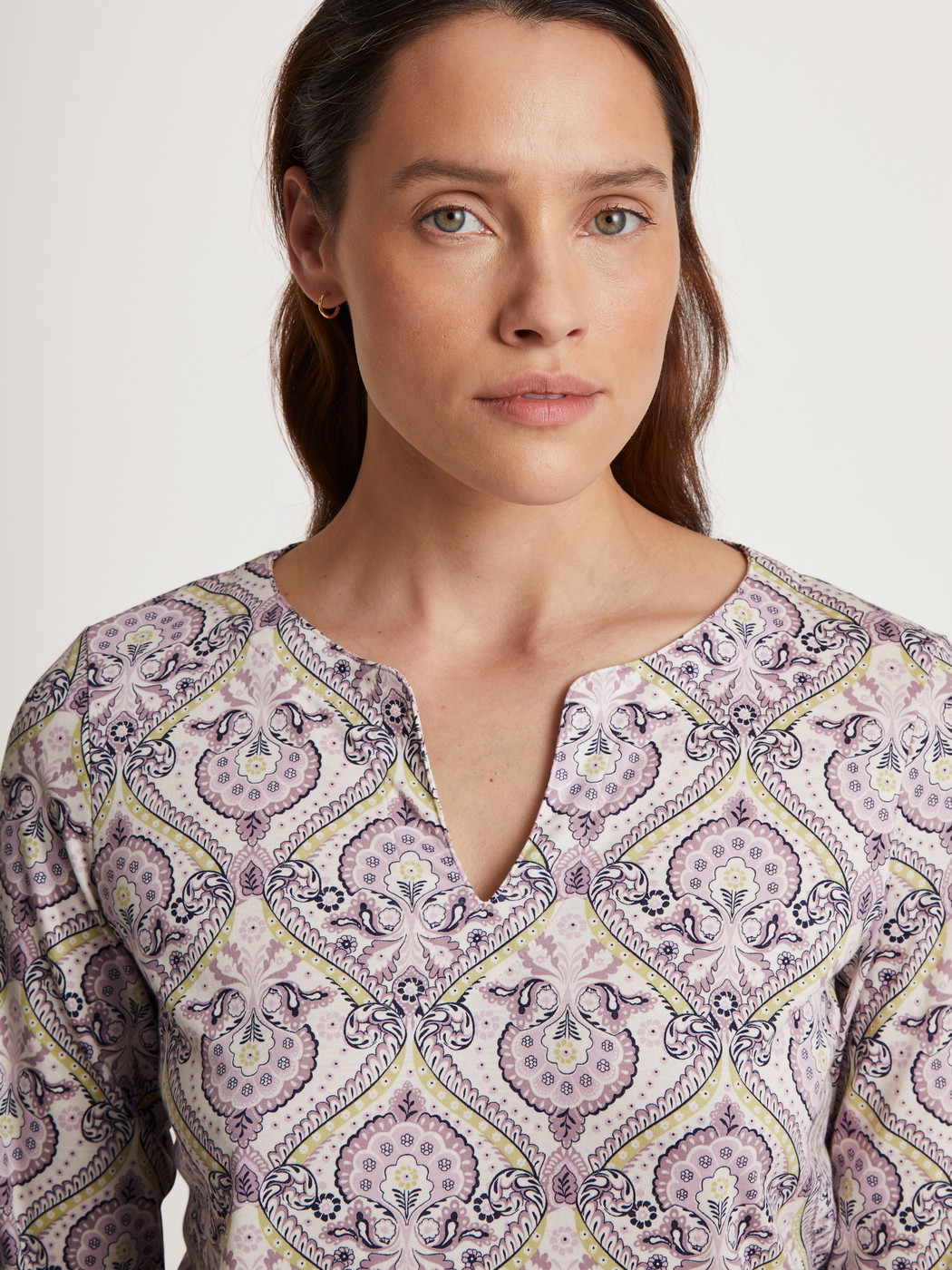 Women model is wearing Pyjama made of 100% Cotton in Purple, Floral from the Orient Dreams series by CALIDA, Detail