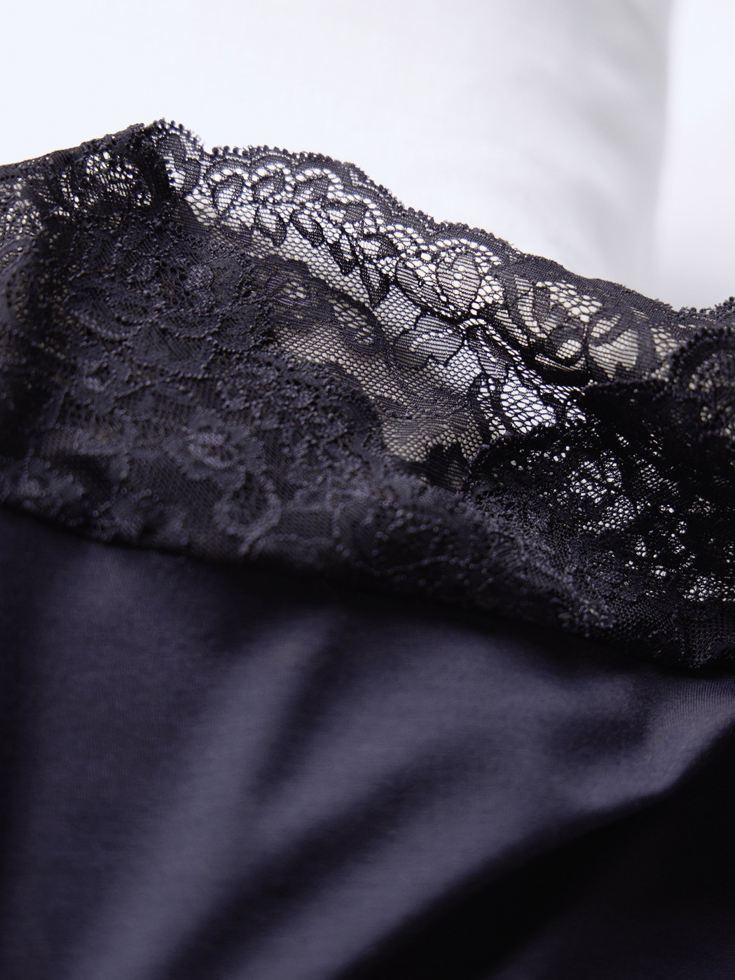 Damen - Bündchen-Pyjama aus Modal in Blau, Spitze aus Serie Elegant Dreams von CALIDA, Detail