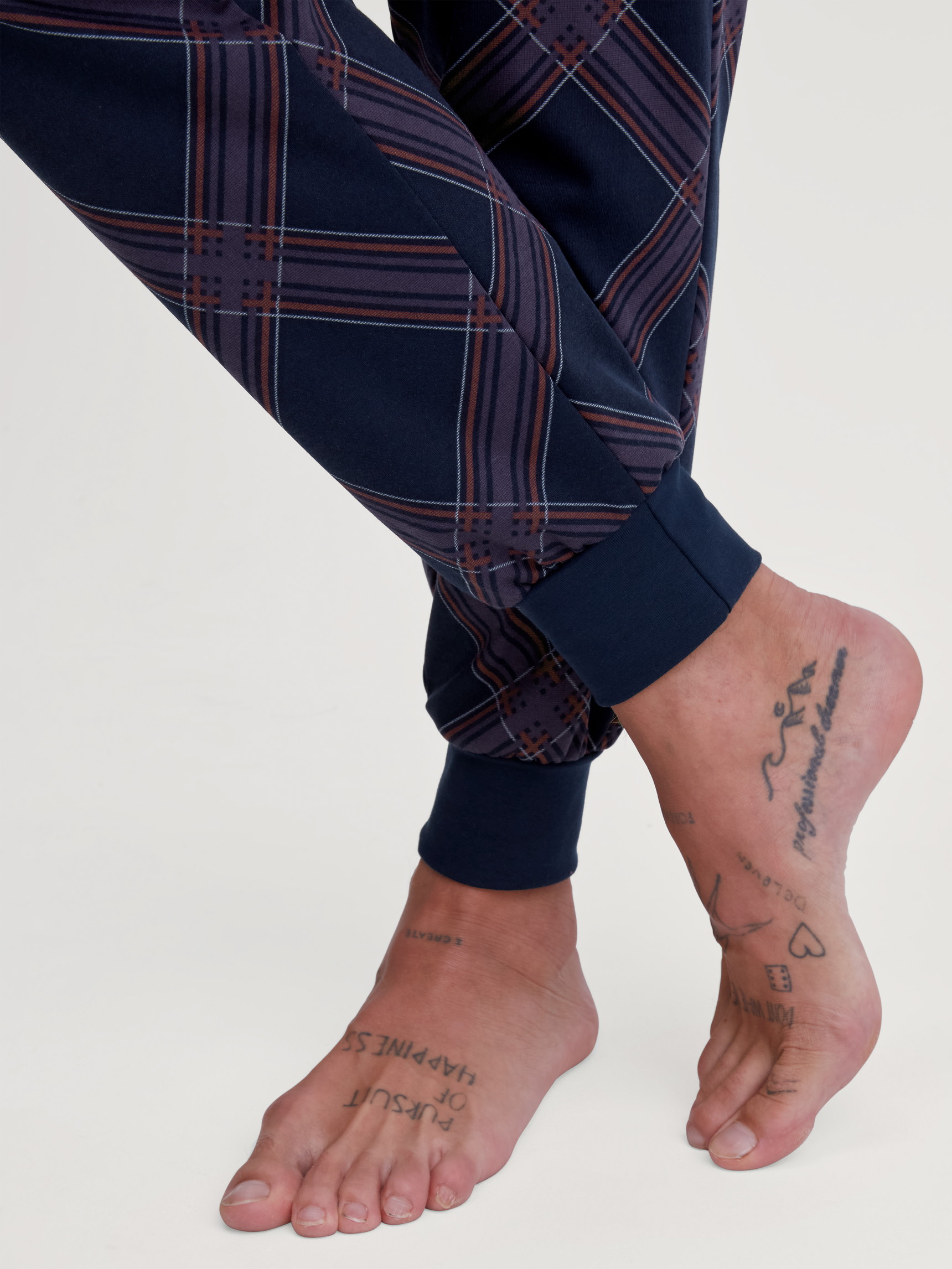 Men model is wearing Pyjama with cuff made of 100% Cotton in Blue, Patterned from the Relax Comfy 4 series by CALIDA, Detail