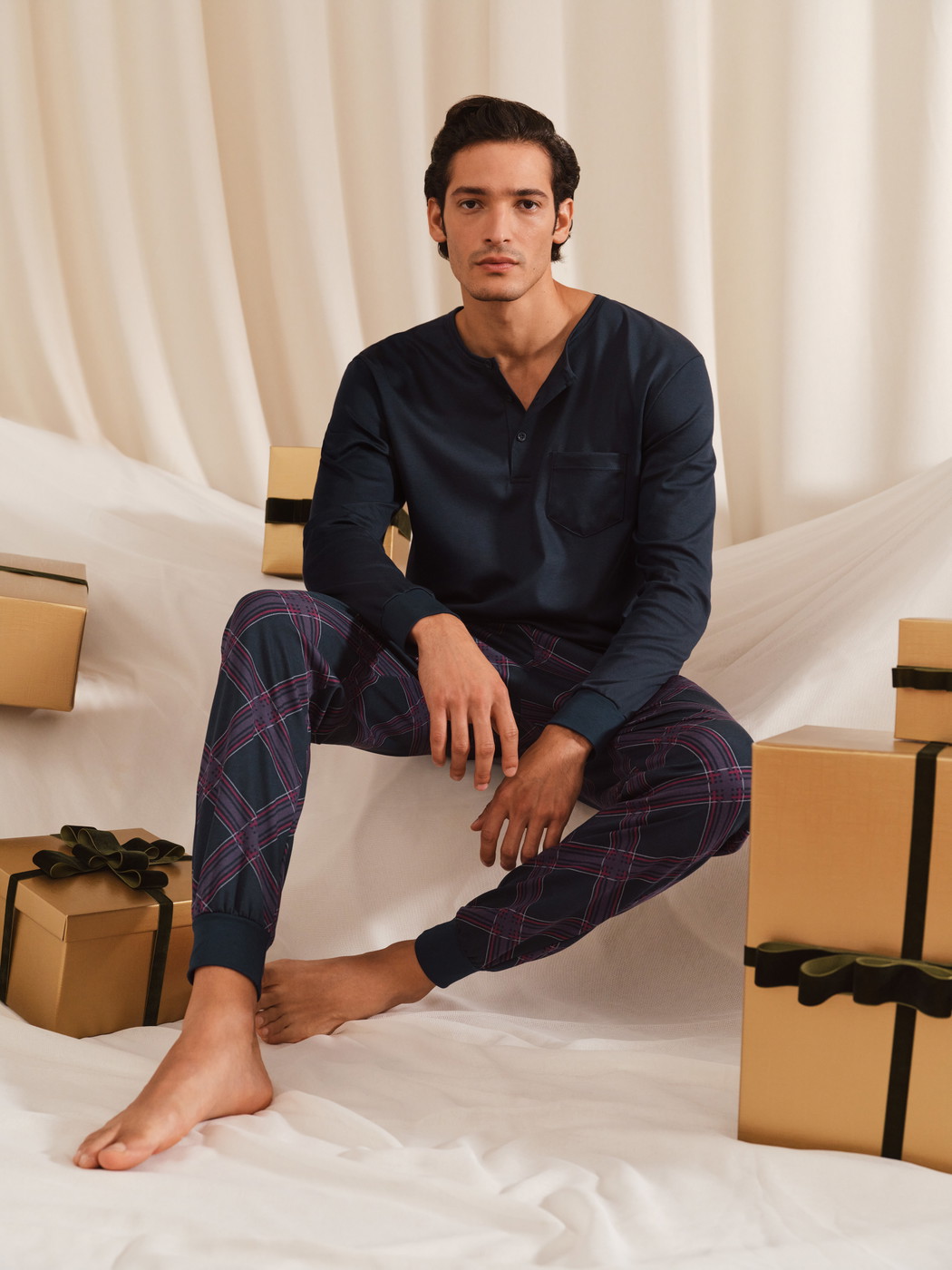 Men model is wearing Pyjama with cuff made of 100% Cotton in Blue, Patterned from the Relax Comfy 4 series by CALIDA, Front view