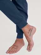 Men model is wearing Pyjama with cuff made of 100% Cotton in Blue, Motif from the Relax Ski Resort series by CALIDA, Detail