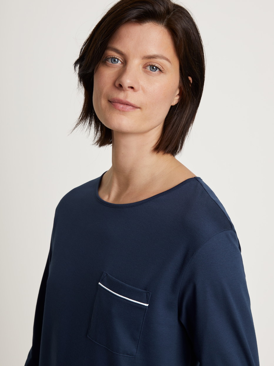 Women model is wearing 3/4 pyjama made of 100% Cotton in Blue, Motif from the Sweet Dreams series by CALIDA, Detail