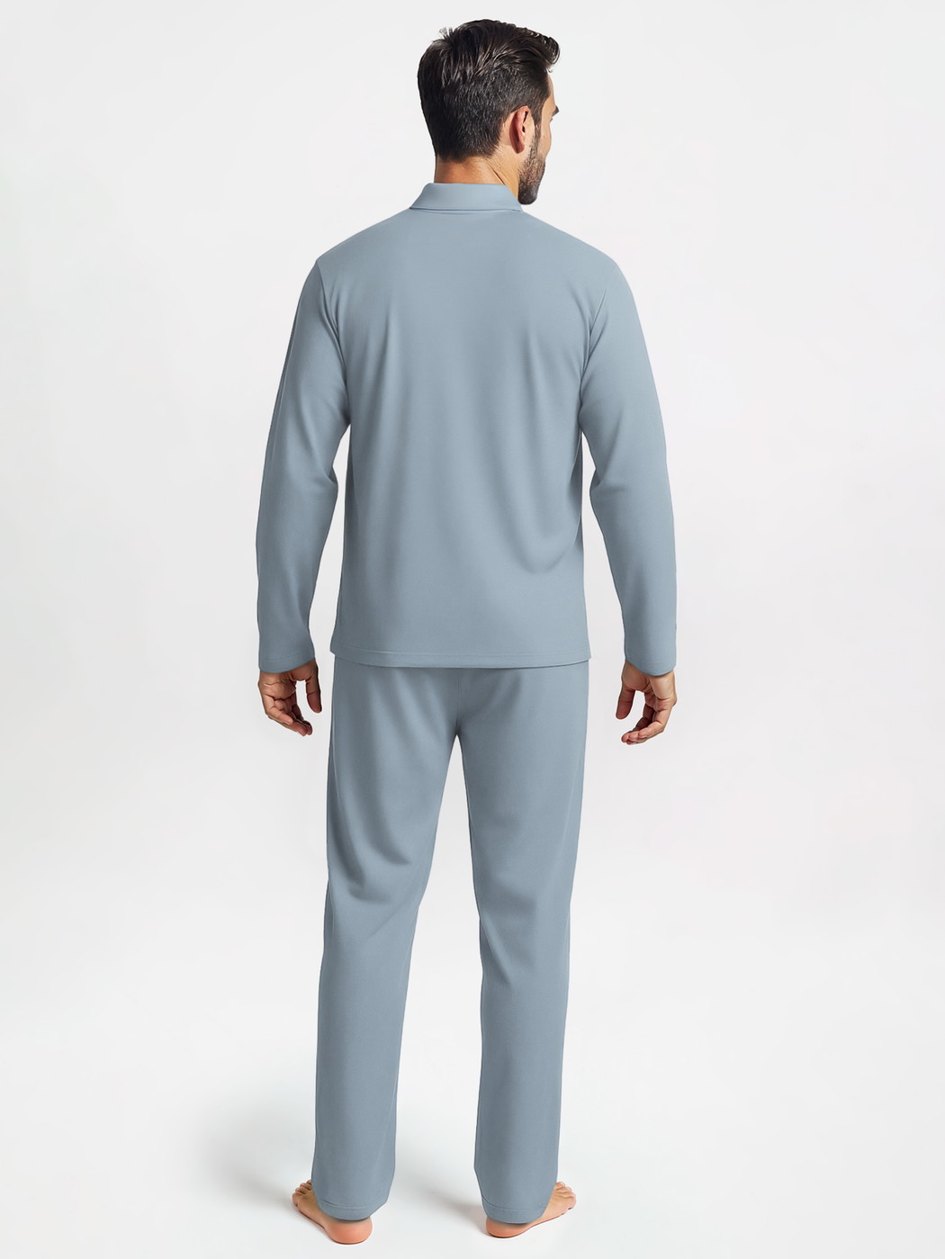 La modella / Il modello Uomo indossa Pigiama con bottoni in Lyocell di colore Blu, Tinta unita, della serie Nightwear Xtra di CALIDA, Vista posteriore, Immagine generata da IA