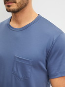 Men model is wearing Short pyjama made of 100% Cotton in Blue, Unicoloured from the Relax Choice 1 series by CALIDA, Detail