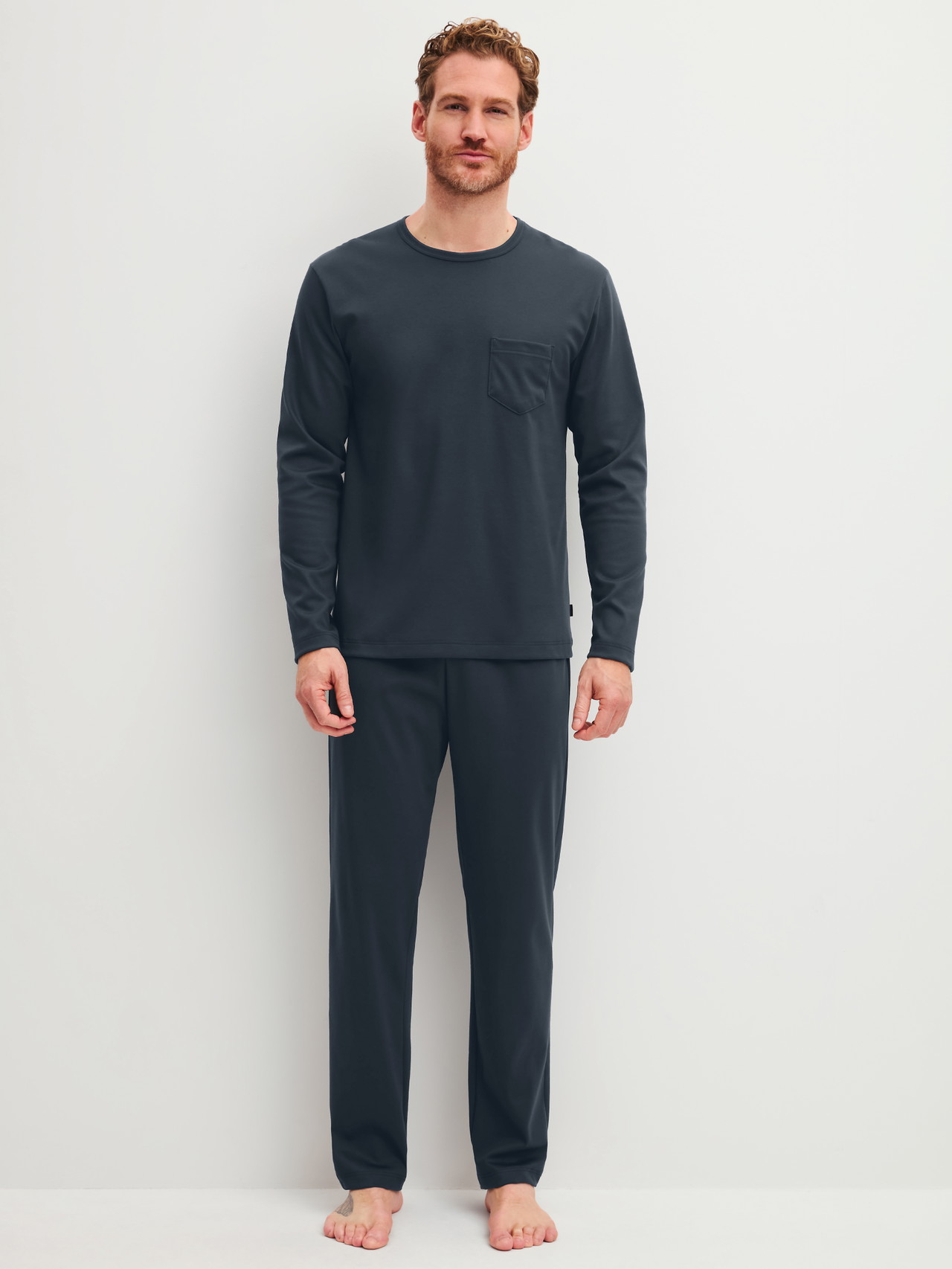 CALIDA Relax Cosy Vibes 3 Pyjama, langfür Herren, M, Blau, Zeitlose Silhouette mit klarer Form und praktischer Brusttasche
