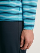 Herren-Model trägt Pyjama, lang aus 100% Baumwolle in Türkis, Gestreift aus Serie Relax Enjoy von CALIDA, Detail