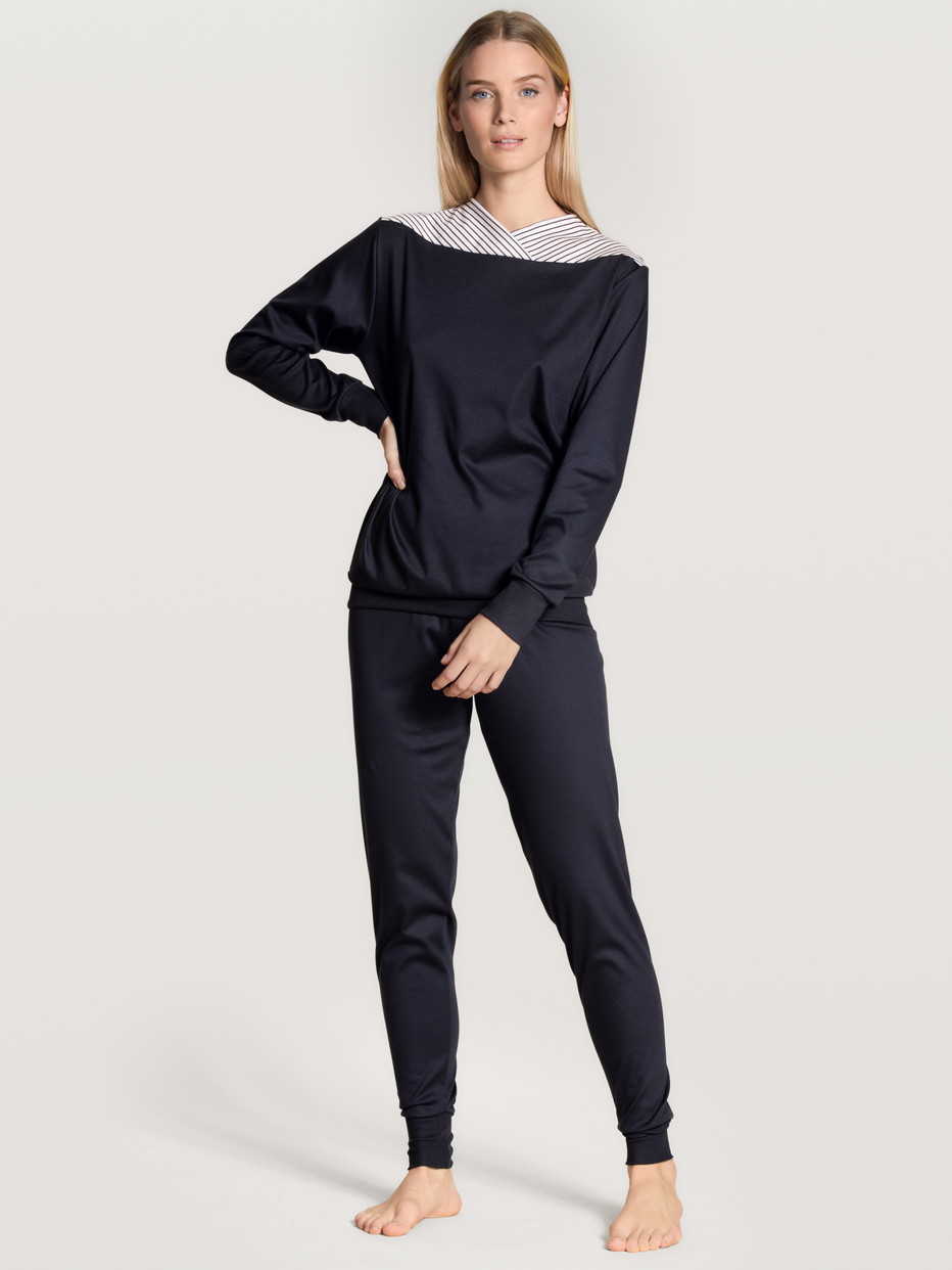 Women model is wearing Pyjama with cuff made of 100% Cotton in Blue, Unicoloured from the Soulmate series by CALIDA, Front view