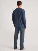 Le mannequin Homme porte le/la Pyjama en 100% coton de couleur Bleu, À carreaux, de la série Relax Imprint 1 de CALIDA, Vue arrière