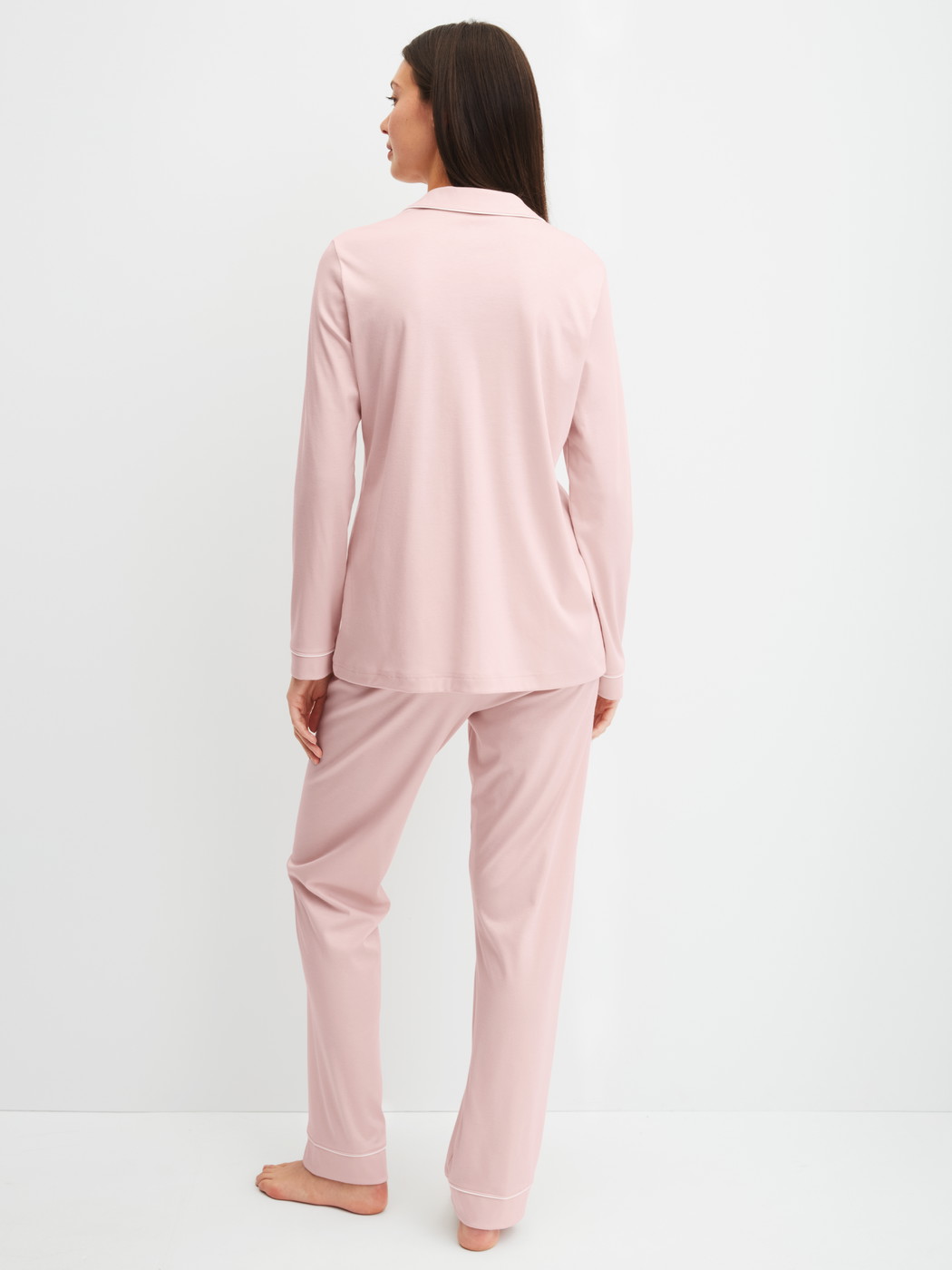 Le mannequin Femme porte le/la Pyjama à boutons en 100% coton de couleur Rose, Unicolore, de la série Night Lovers de CALIDA, Vue arrière