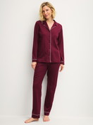 Le mannequin Femme porte le/la Pyjama à boutons en Swiss+Cotton de couleur Rouge, Unicolore, de la série Season Special de CALIDA, Vue de face