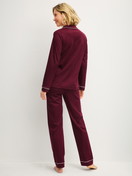 Le mannequin Femme porte le/la Pyjama à boutons en Swiss+Cotton de couleur Rouge, Unicolore, de la série Season Special de CALIDA, Vue arrière