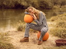 Women model is wearing Button-Up Pyjama made of 100% Cotton in Green, Striped from the Night Lovers series by CALIDA, Additional Image