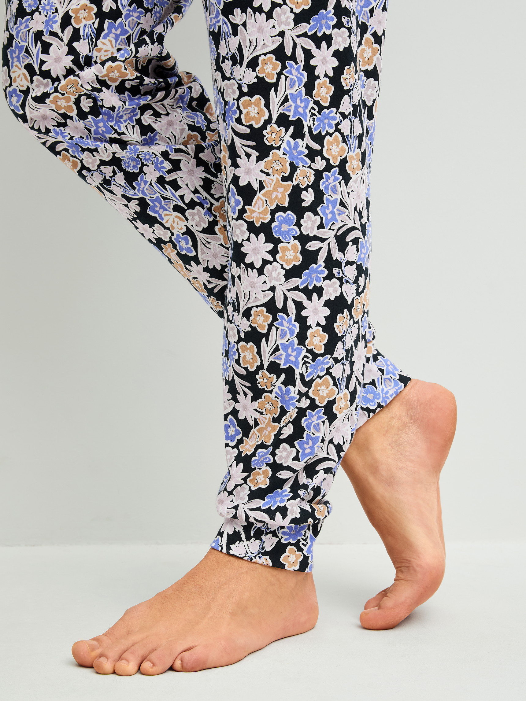Women model is wearing Pyjama with cuff made of 100% Cotton in Blue, Patterned from the Flower Dreams series by CALIDA, Detail