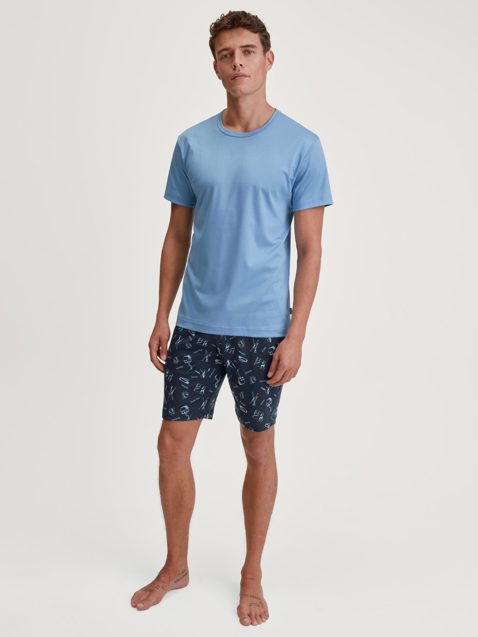 Men model is wearing Short pyjamas made of 100% Cotton in Blue, Patterned from the Relax Swiss Resort series by CALIDA, Front view