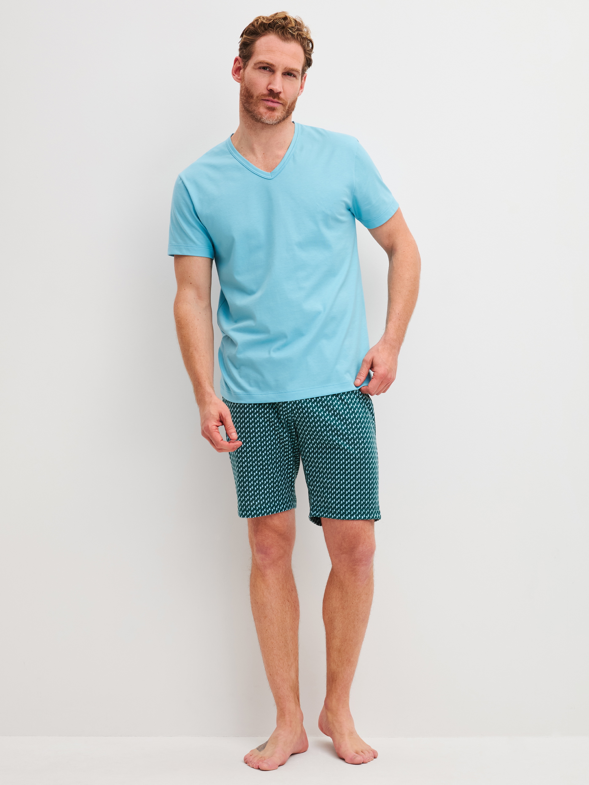 Men model is wearing Short pyjama made of 100% Cotton in Blue, Patterned from the Cotton Special series by CALIDA, Front view