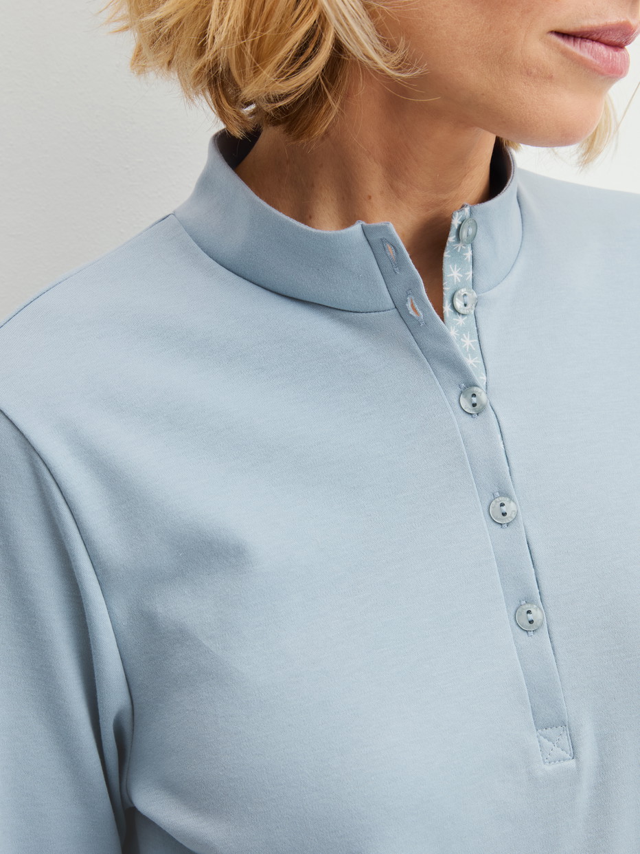Women model is wearing Ribbed Cuff Pyjamas made of 100% Cotton in Blue, Patterned from the Midnight Dreams series by CALIDA, Detail