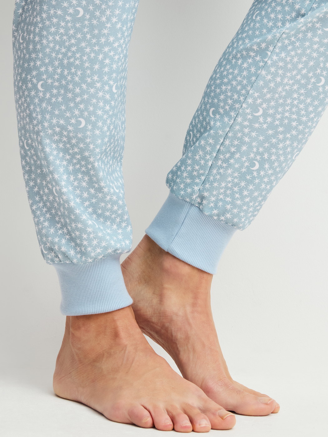 Women model is wearing Ribbed Cuff Pyjamas made of 100% Cotton in Blue, Patterned from the Midnight Dreams series by CALIDA, Detail