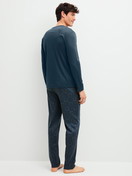 Le mannequin Homme porte le/la Pyjama, longue en 100% coton de couleur Gris, Floral, de la série Relax Selected 4 de CALIDA, Vue arrière