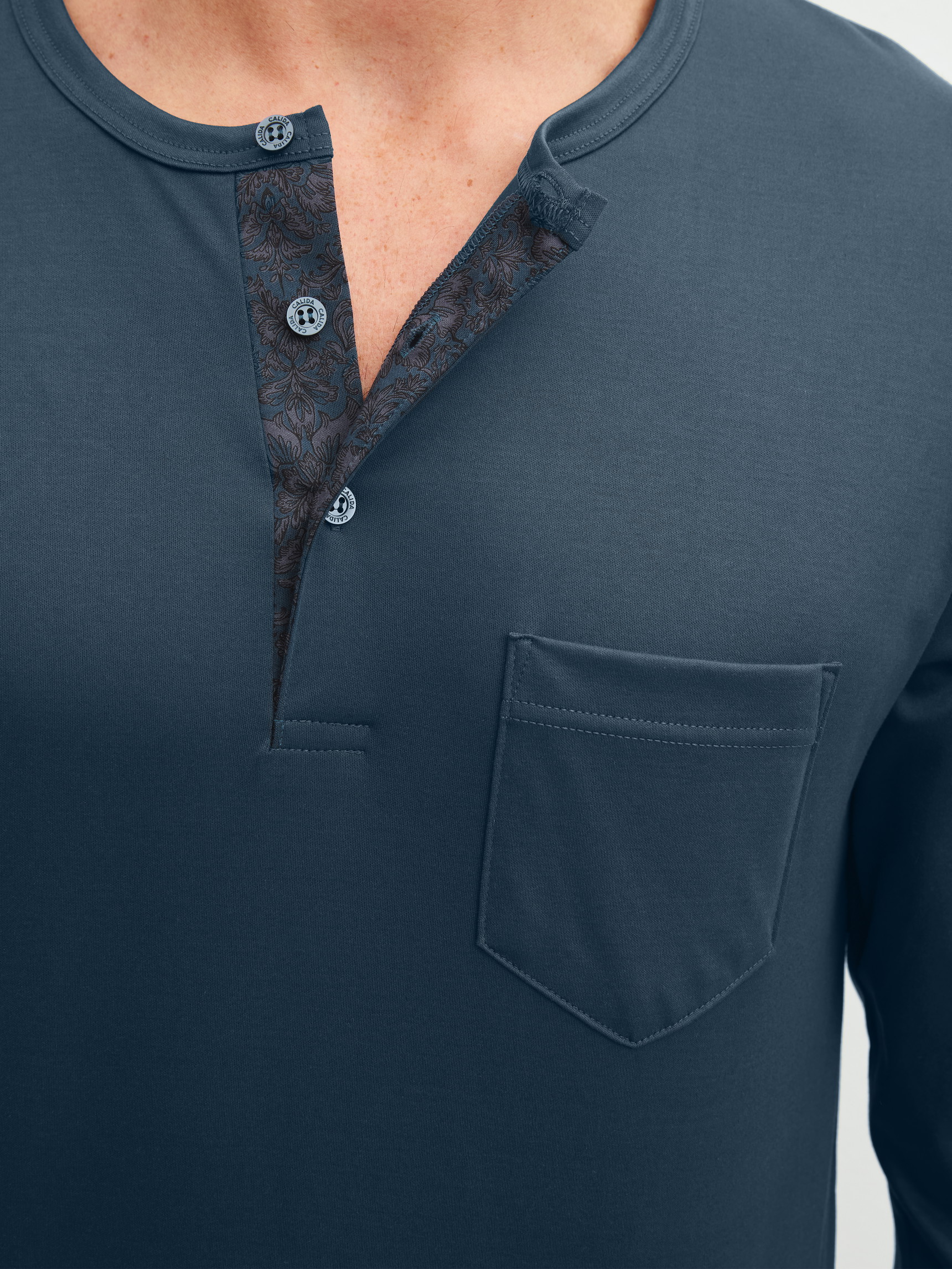 Men model is wearing Pyjama with cuff made of 100% Cotton in Grey, Floral from the Relax Selected 4 series by CALIDA, Detail