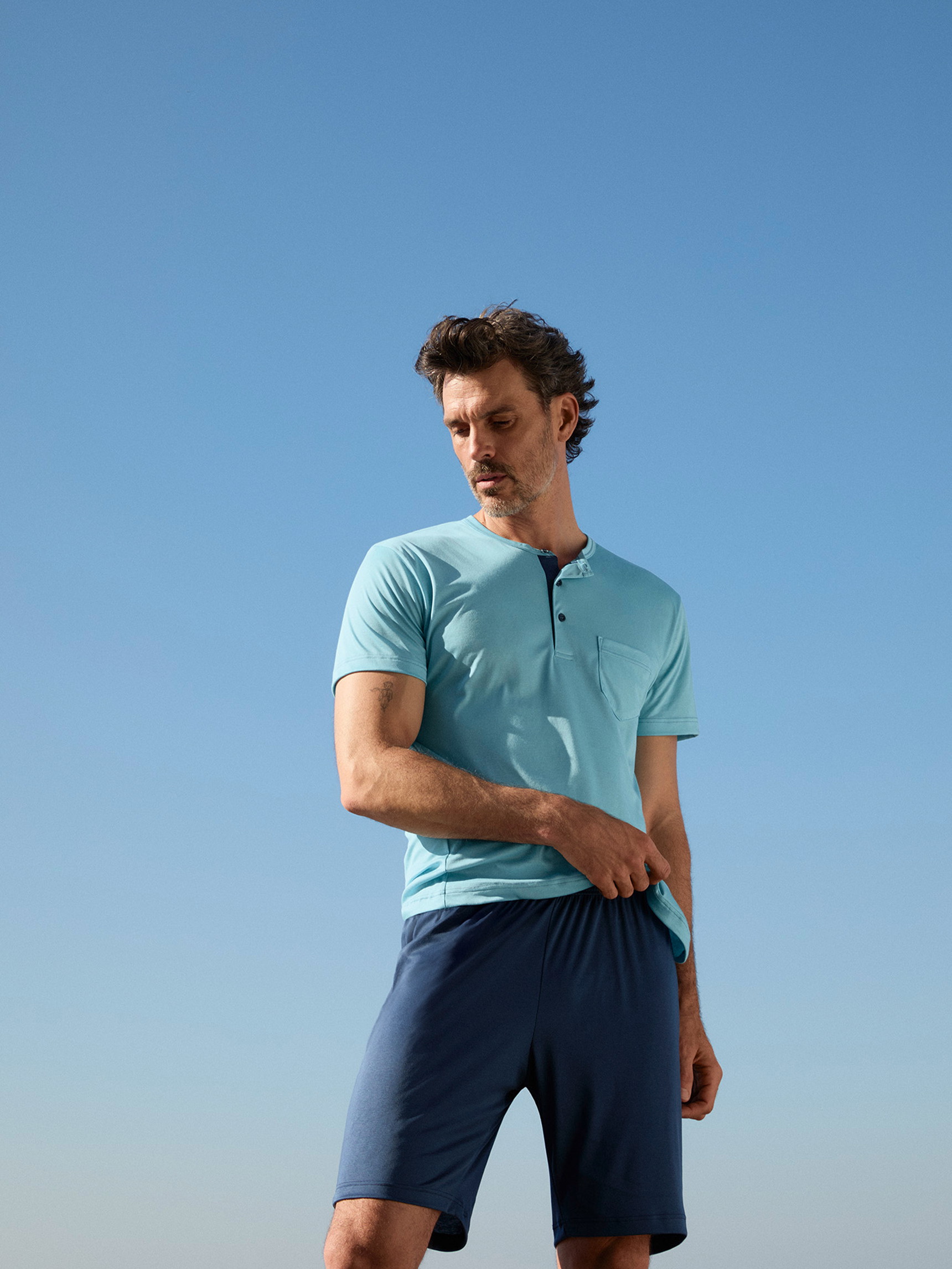 Men model is wearing Short pyjama made of Pima® Cotton in Blue, Patterned from the Relax Superlight series by CALIDA, Front view