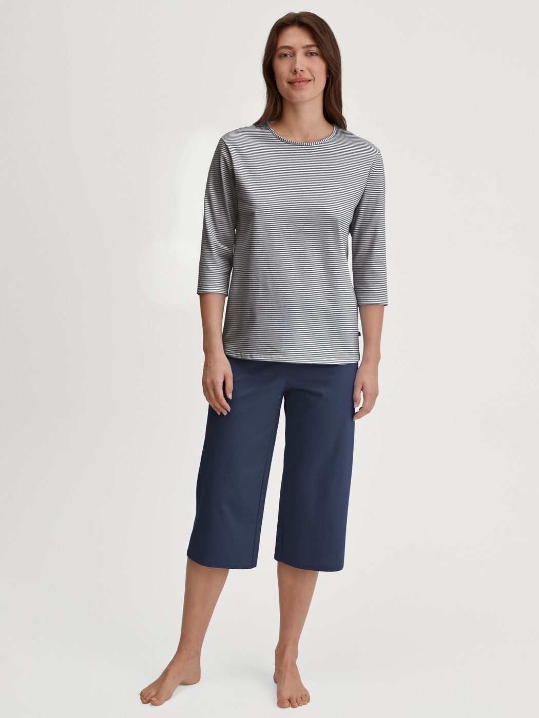 Women model is wearing Capri Pyjama made of 100% Cotton in Blue, Patterned from the Cotton Special series by CALIDA, Front view