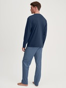 Le mannequin Homme porte le/la Pyjama, longue en 100% coton de couleur Bleu, À carreaux, de la série Relax Streamline 2 de CALIDA, Vue arrière