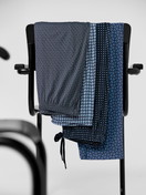 Homme - Pyjama, longue en 100% coton de couleur Bleu, À carreaux, de la série Relax Streamline 2 de CALIDA, Détail