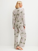 Le mannequin Femme porte le/la Pyjama à boutons en 100% coton de couleur Vert, Floral, de la série Leaf Dreams de CALIDA, Vue arrière