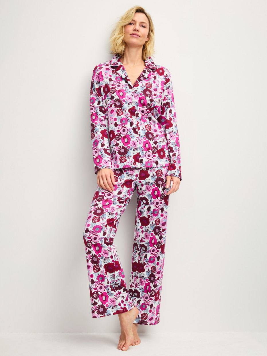 Le mannequin Femme porte le/la Pyjama à boutons en 100% coton de couleur Rouge, Floral, de la série Season Special de CALIDA, Vue de face