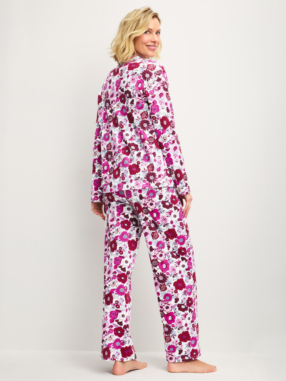 Le mannequin Femme porte le/la Pyjama à boutons en 100% coton de couleur Rouge, Floral, de la série Season Special de CALIDA, Vue arrière