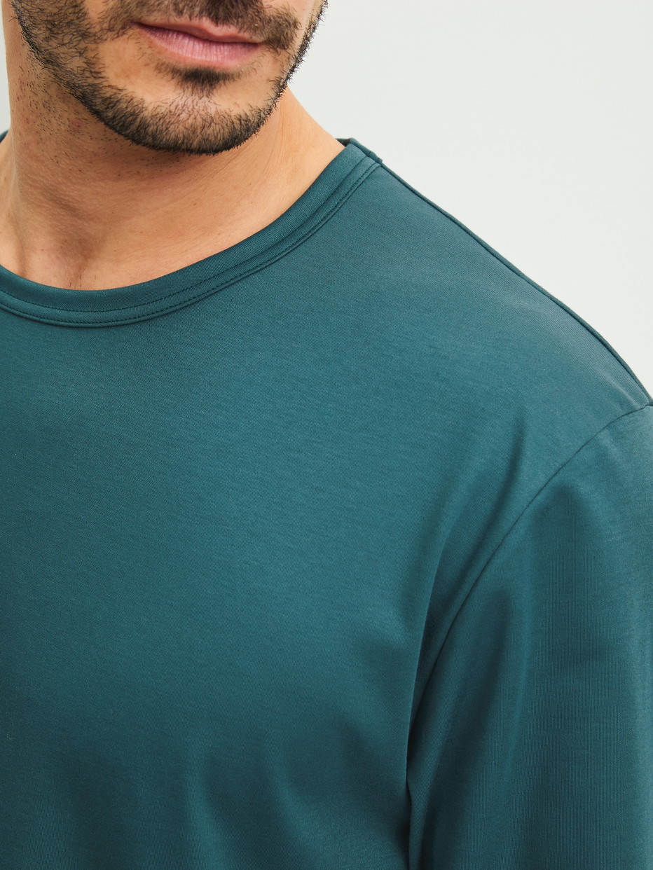 Men model is wearing Pyjamas, long made of 100% Cotton in Turquoise, Patterned from the Relax Streamline 3 series by CALIDA, Detail