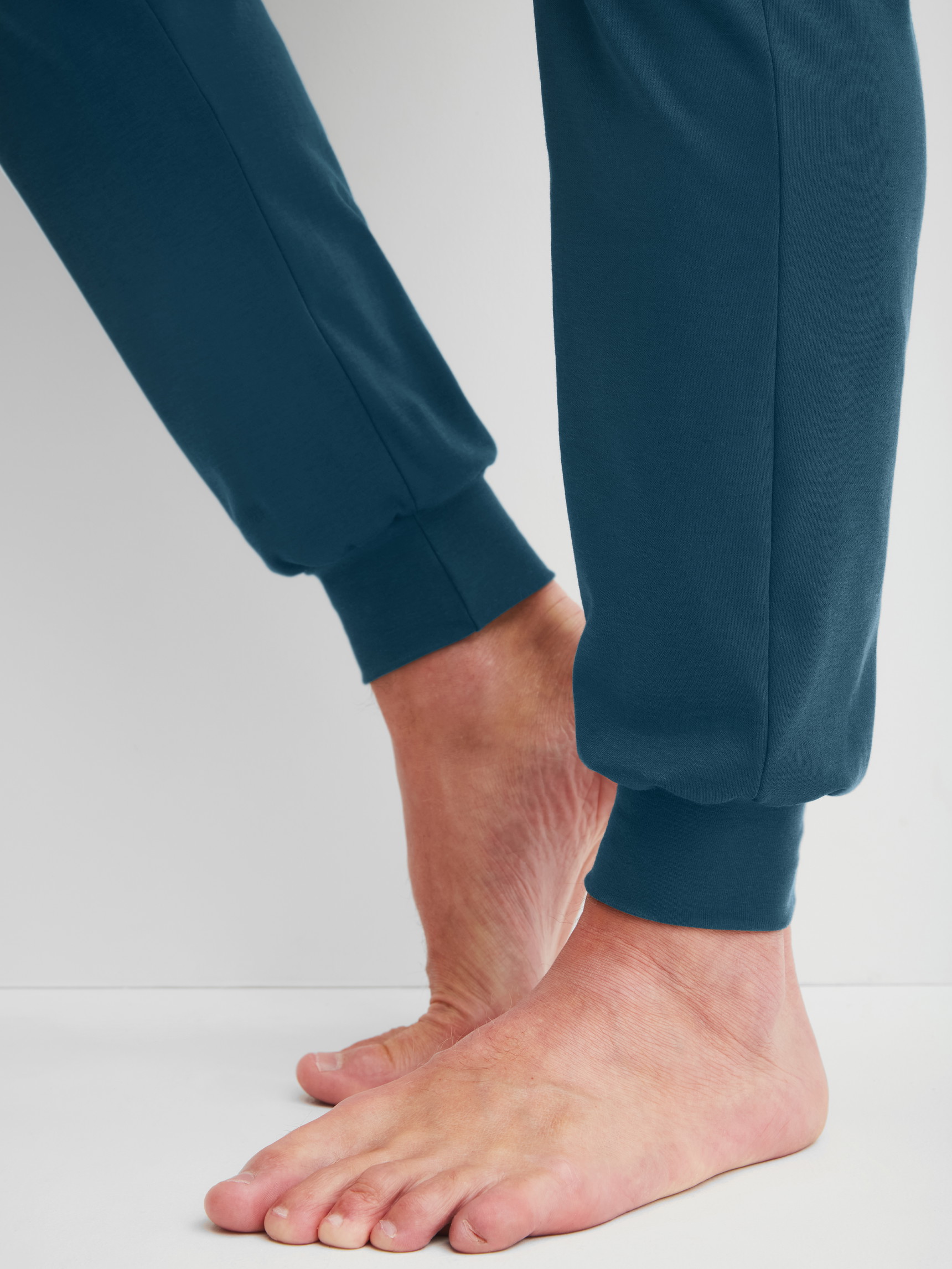 Men model is wearing Pyjama with cuff made of 100% Cotton in Turquoise, Patterned from the Relax Streamline 1 series by CALIDA, Detail