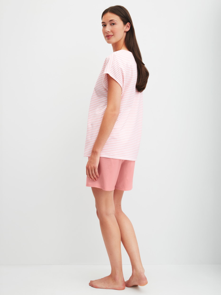 Damen-Model trägt Kurz-Pyjama aus 100% Baumwolle in Orange, Gemustert aus Serie Lovely Nights von CALIDA, Rückansicht