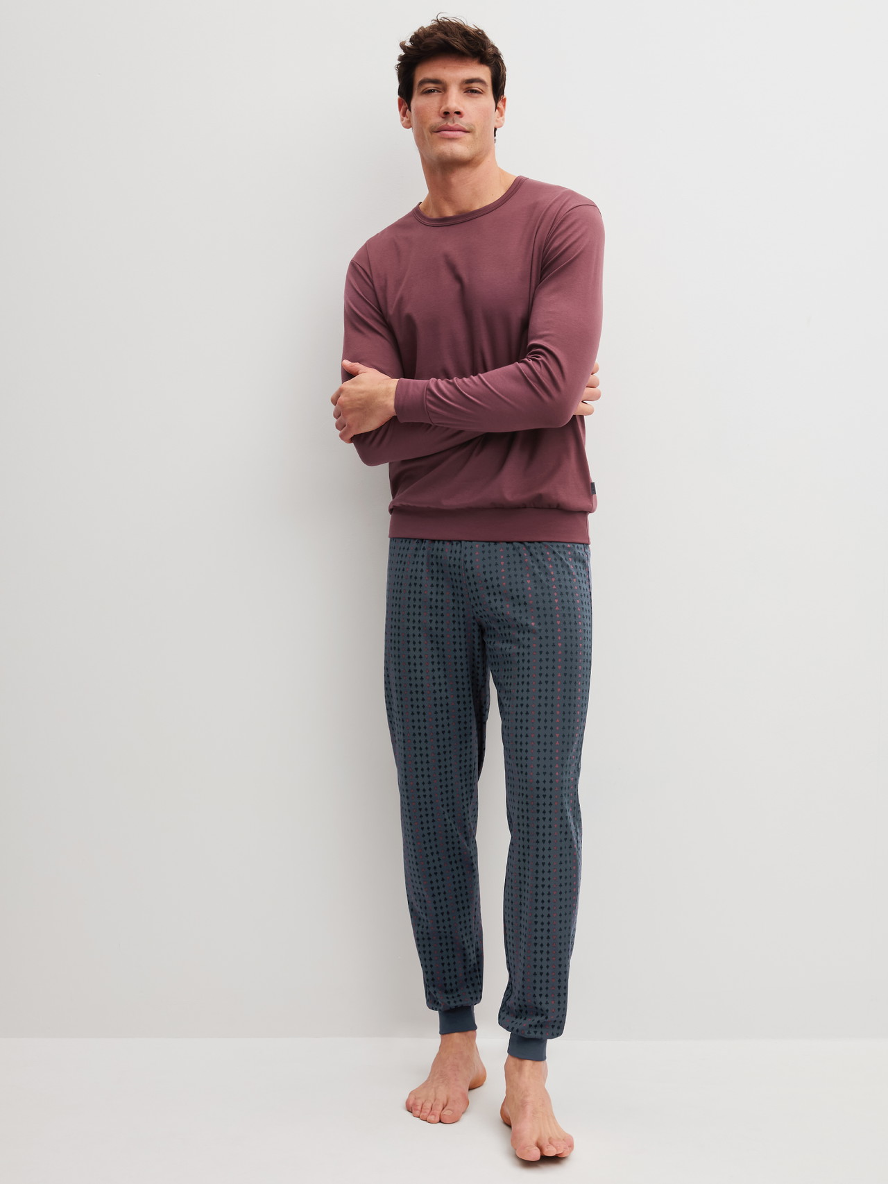CALIDA Relax Streamline 4 Bündchen-Pyjamafür Herren, L, Rot, Markante Silhouette mit klarer Rundhals-Form und präzisem Sitz