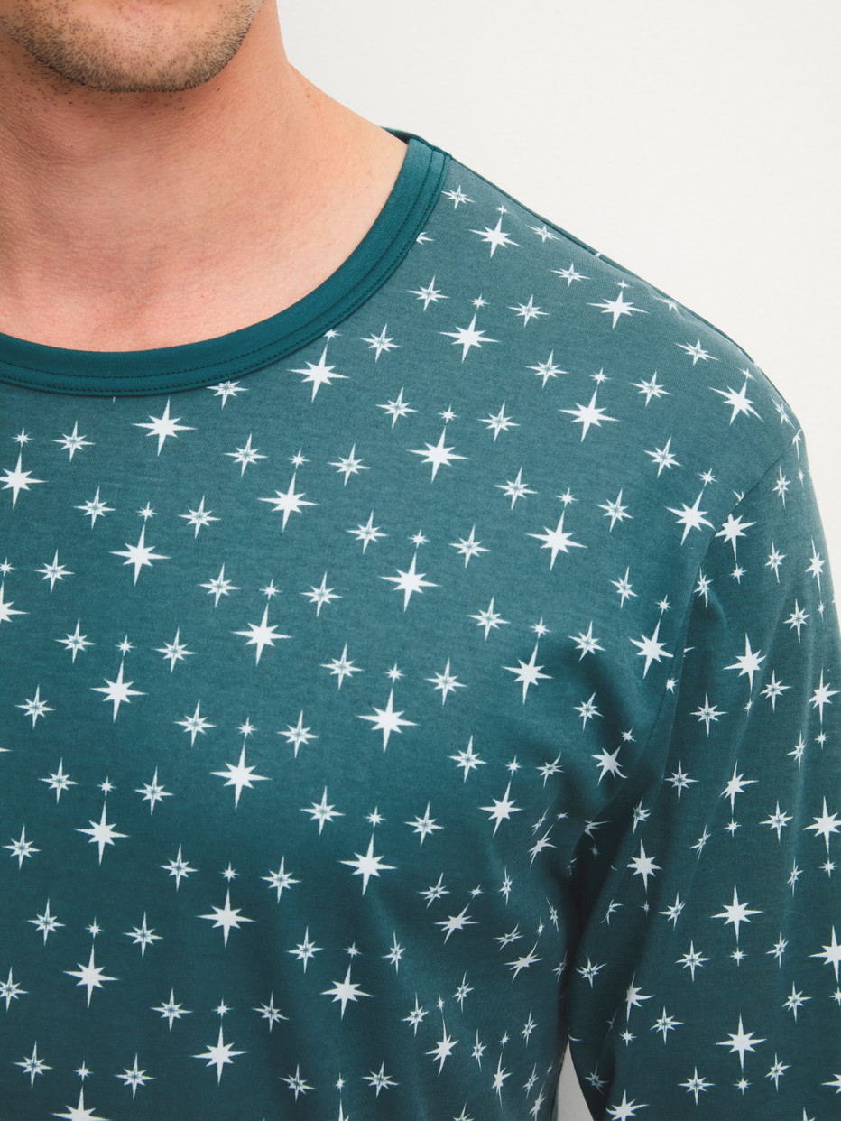 Men model is wearing Pyjama with cuff made of 100% Cotton in Turquoise, Patterned from the Relax Streamline 3 series by CALIDA, Detail