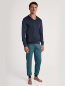 Le mannequin Homme porte le/la Pyjama avec bords élastiques en 100% coton de couleur Turquoise, À motifs, de la série Relax Streamline 1 de CALIDA, Vue de face