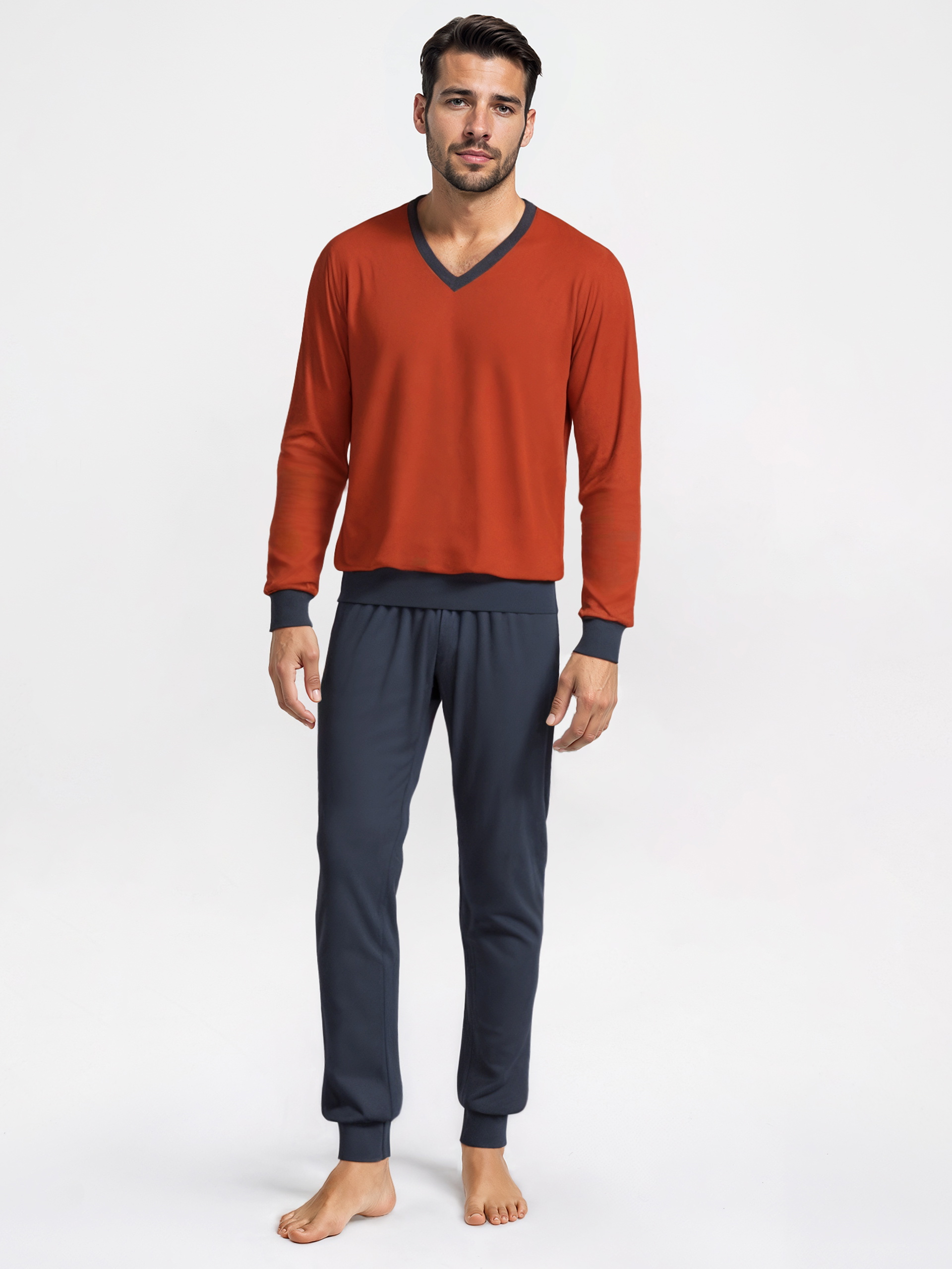 Herren-Model trägt Bündchen-Pyjama aus 100% Baumwolle in Rot, Gestreift aus Serie Nightwear Xtra von CALIDA, Vorderansicht