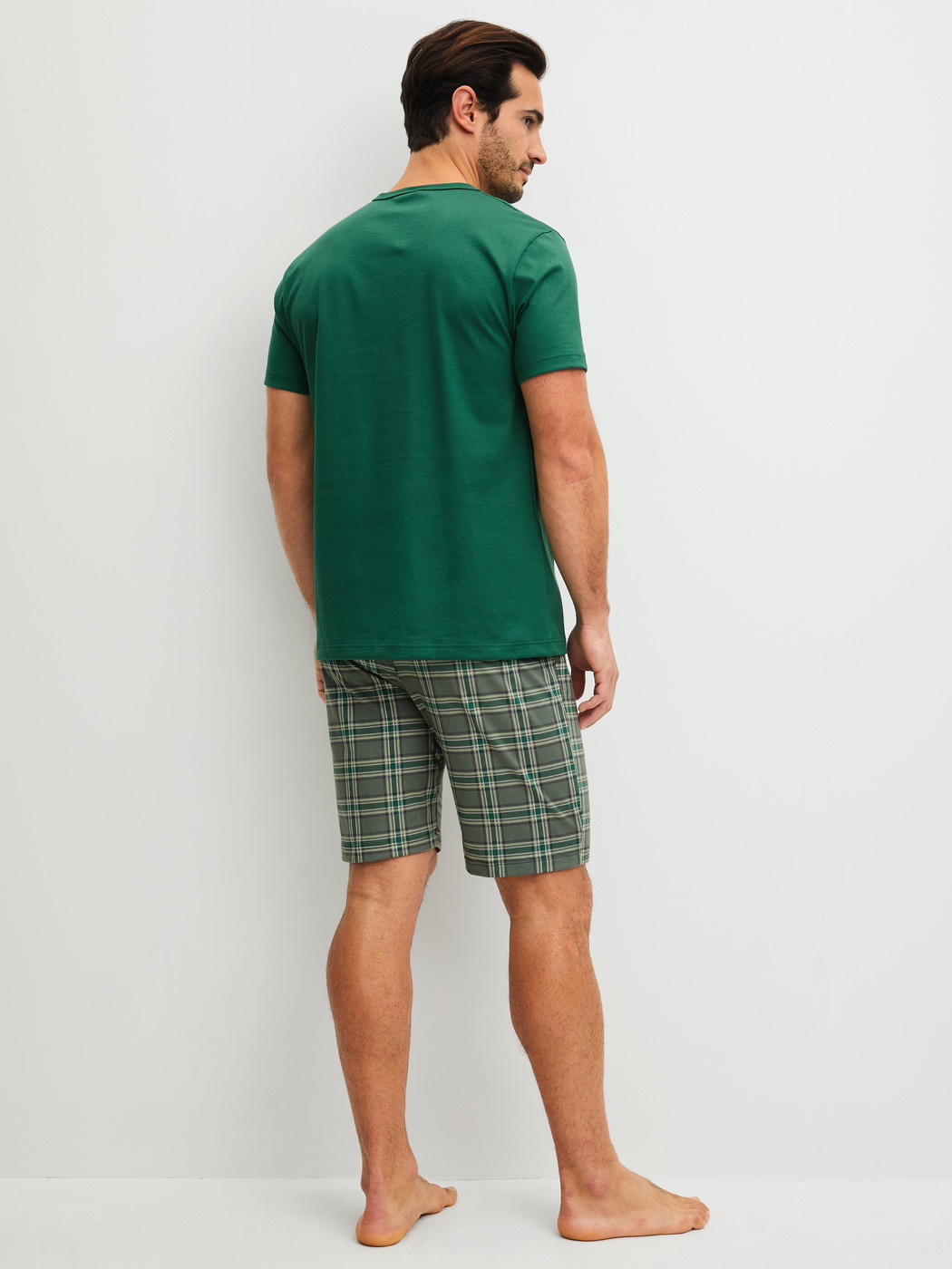 Le mannequin Homme porte le/la Pyjama court en 100% coton de couleur Vert, À carreaux, de la série Relax Imprint 2 de CALIDA, Vue arrière