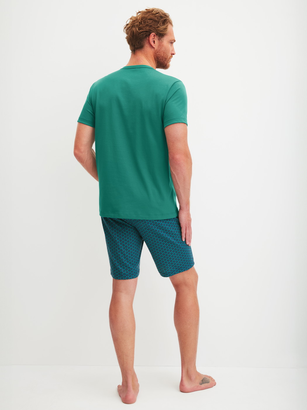 Le mannequin Homme porte le/la Pyjama court en 100% coton de couleur Vert, À motifs, de la série Relax Imprint 3 de CALIDA, Vue arrière