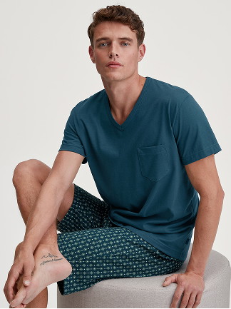 Men model is wearing Short pyjama made of 100% Cotton in Turquoise, Patterned from the Relax Imprint 3 series by CALIDA, Front view