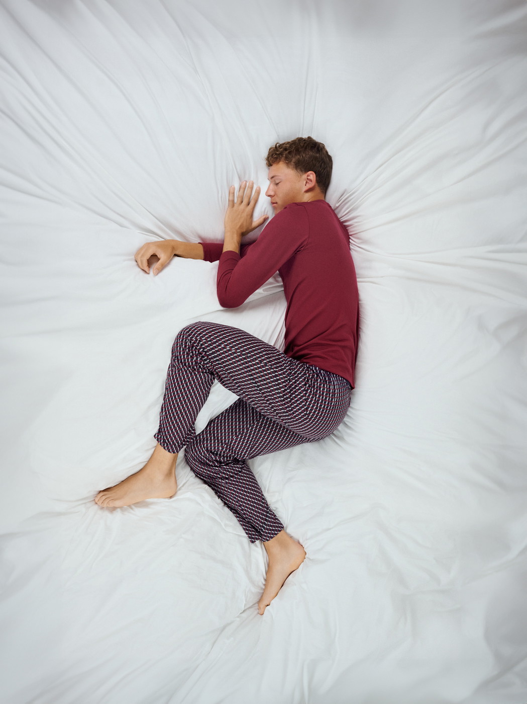Le mannequin Homme porte le/la Pyjama en 100% coton de couleur Rouge, À motifs, de la série Relax Imprint de CALIDA, Vue de face