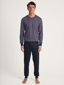 Le mannequin Homme porte le/la Pyjama à bords élastiques en 100% coton de couleur Bleu, Motif, de la série Relax Imprint de CALIDA, Vue de face