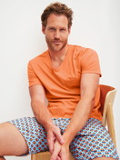 Men model is wearing Short pyjama made of 100% Cotton in Orange, Patterned from the Relax Imprint 4 series by CALIDA, Additional Image