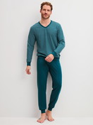 La modella / Il modello Uomo indossa Pigiama con polsini in 100% cotone di colore Blu, Modello, della serie Cotton Special di CALIDA, Vista frontale