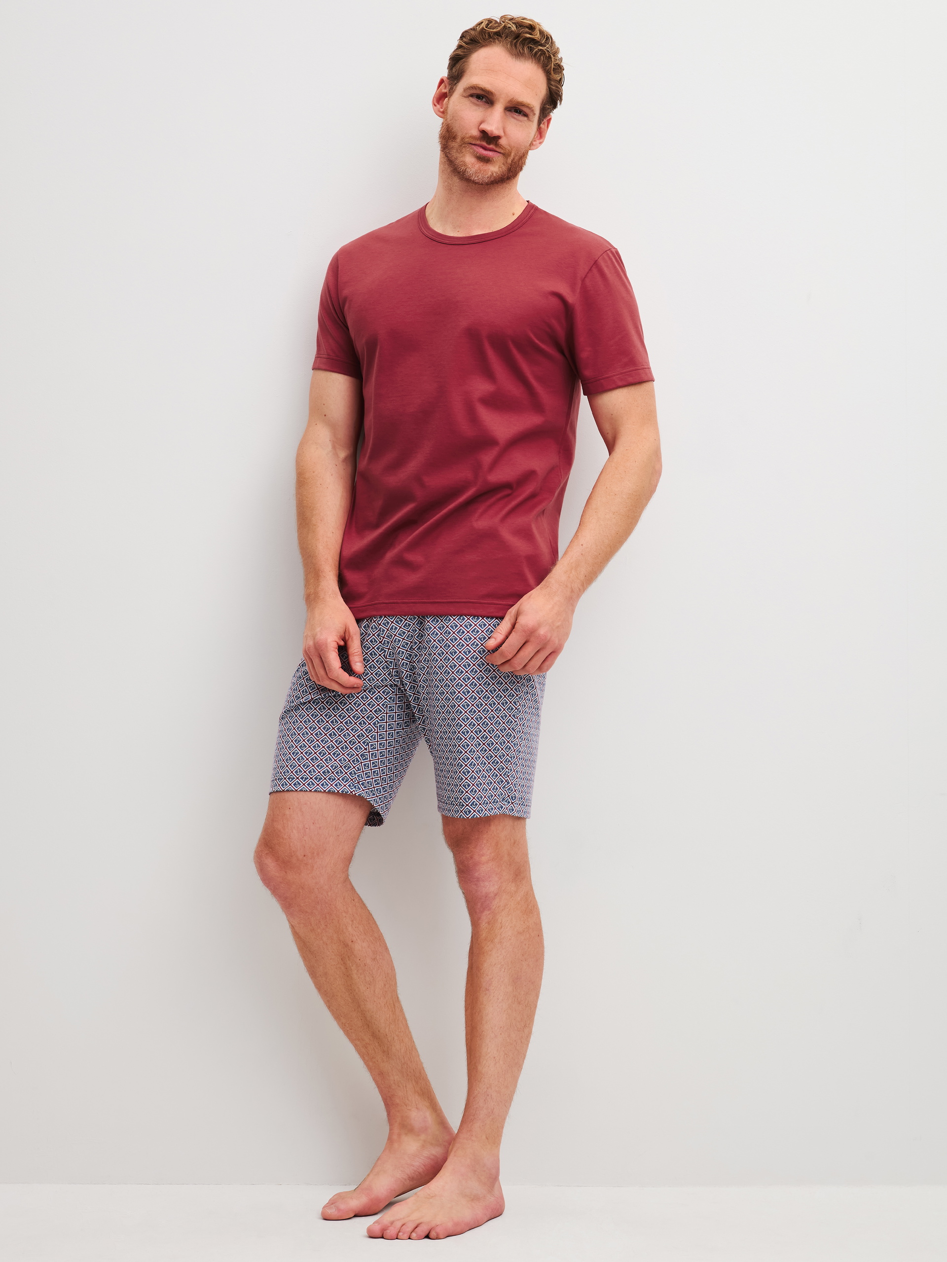 Men model is wearing Short pyjama made of 100% Cotton in Red, Patterned from the Cotton Special series by CALIDA, Front view