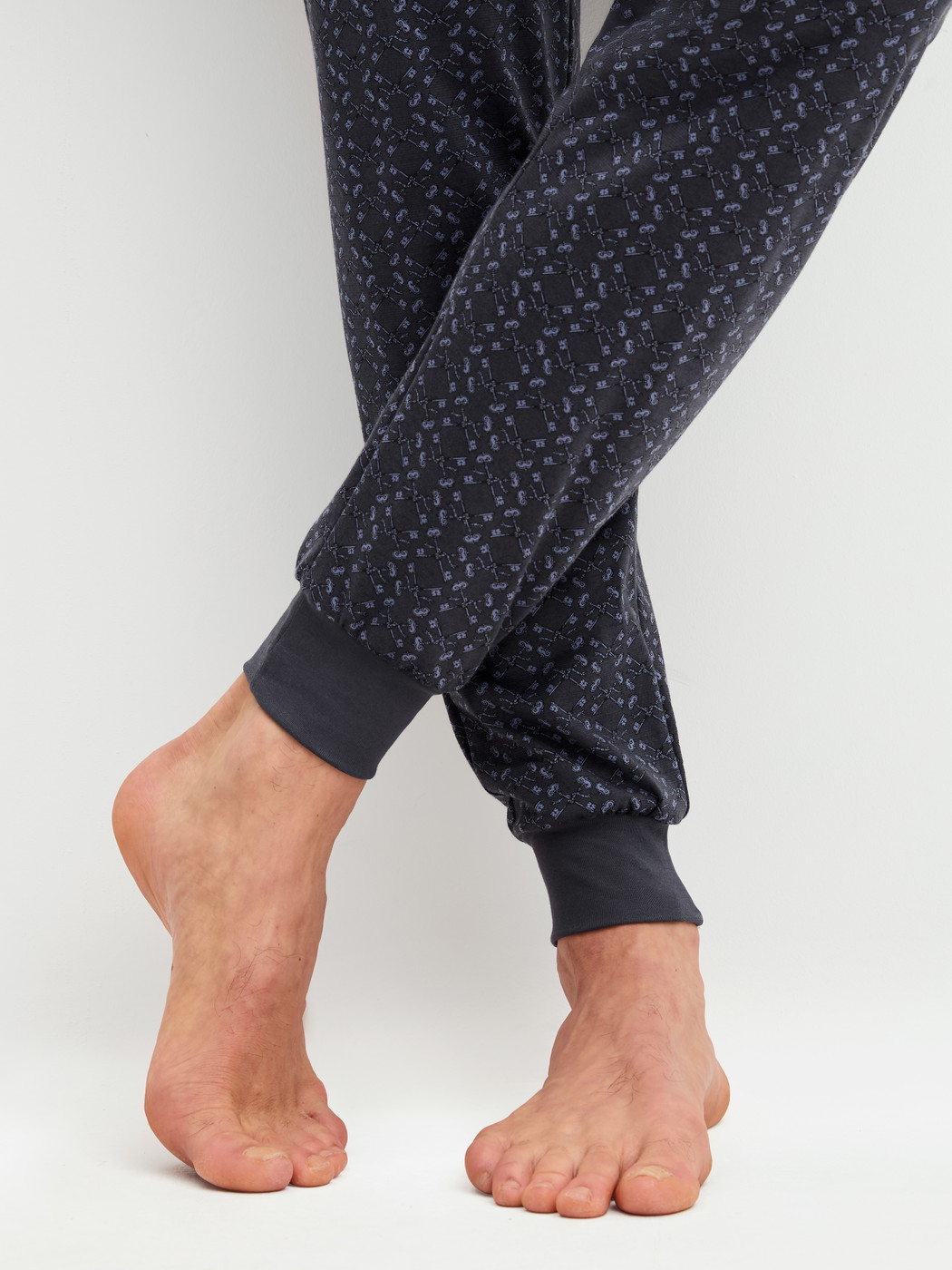 Men model is wearing Pyjama with cuff made of 100% Cotton in Blue, Patterned from the Relax Imprint 1 series by CALIDA, Detail