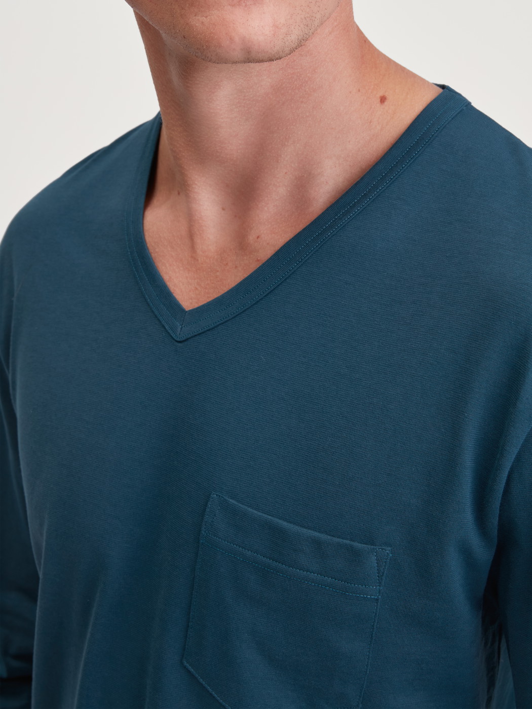 Men model is wearing Pyjama with cuff made of 100% Cotton in Turquoise, Patterned from the Relax Imprint 3 series by CALIDA, Detail